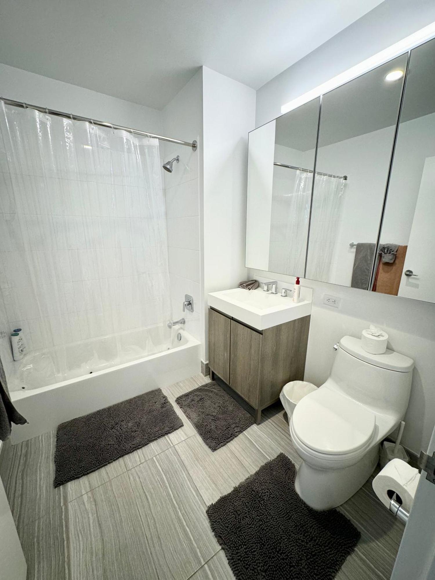 Luxury 2 Bedrooms 2 Bathrooms Corner Breathtaking Views Modern Retreat Apartment